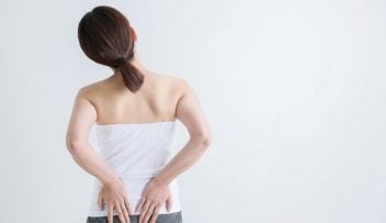 腰痛とギックリ腰に試したいツボ「志室」「後渓」の画像